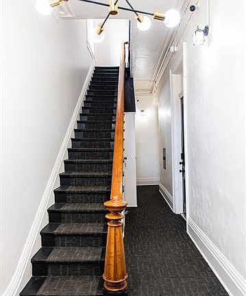 5th image of 320 E College St #11060237