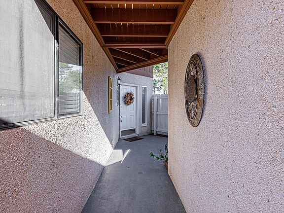 4th image of 10047 Romaine Cir N