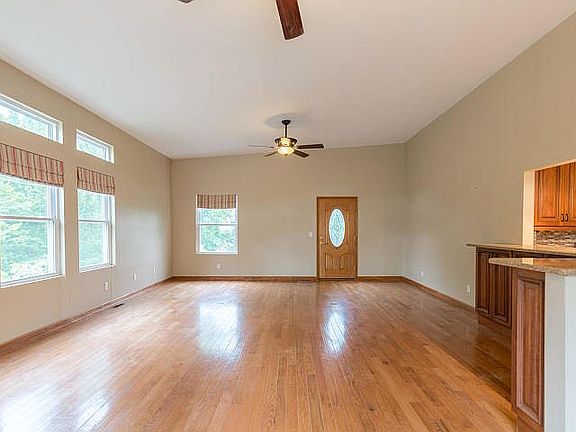 3rd image of 184 Shelly Dr
