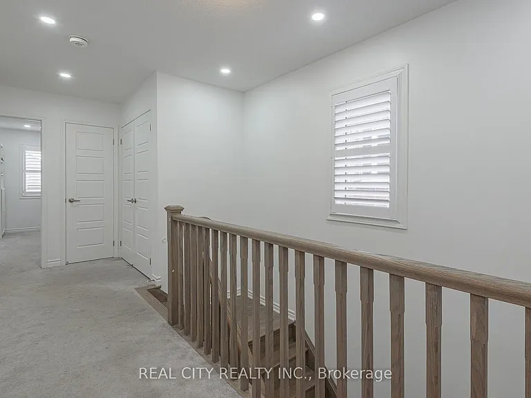 306 Gillett Point N — Photo 17