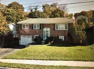 3203 Oak St, Reading, PA 19605