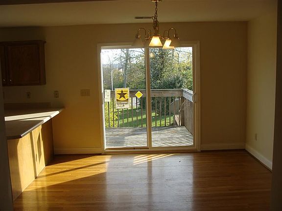 4th image of 612 Sherard Cir