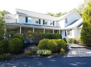 150 Ladderback Ln, Cresco, PA 18326