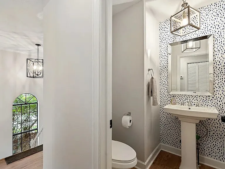 515 Chesterfield Ave #D — Photo 8