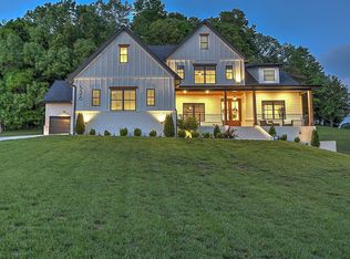 526 Blanches View Dr, Bluff City, TN 37618