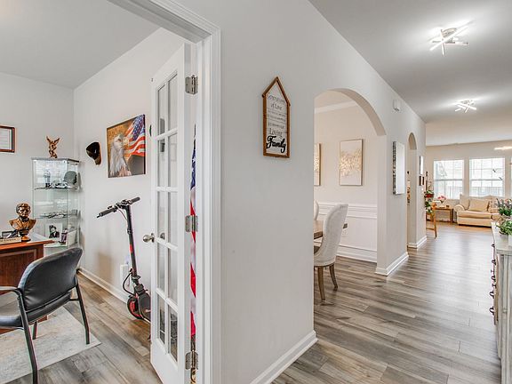 5th image of 222 Broom St