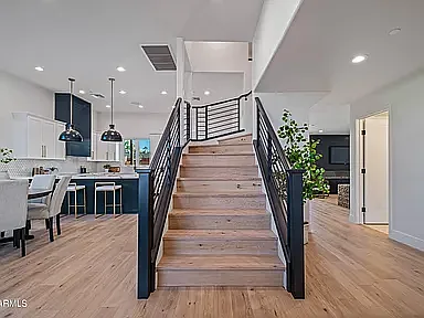 8725 E Malcomb Dr — Photo 2