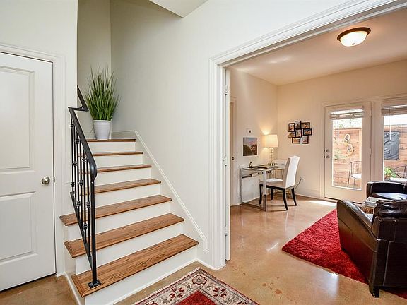 5th image of 909 W 22nd St Suite I