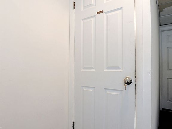 2nd image of 22 Jane St #B