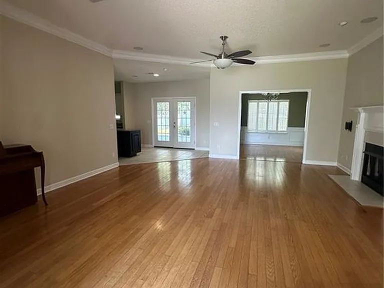 235 Wellington Pl — Photo 2