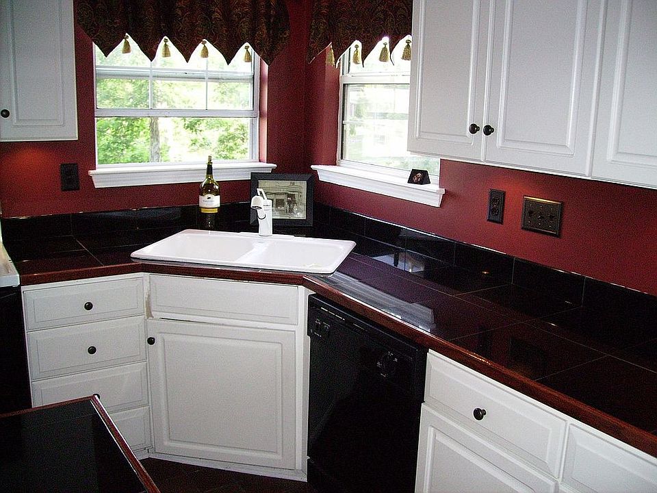 2nd image of 287 Fox Hollow Rd
