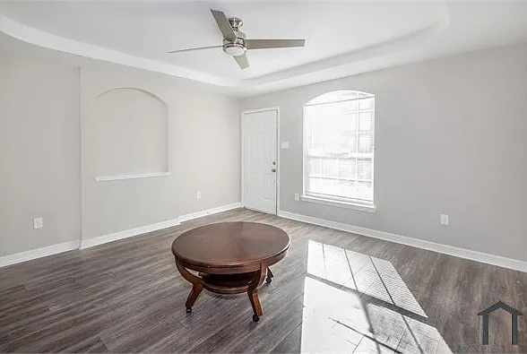 3 bed, 1350 sqft, $1,700 — Photo 4
