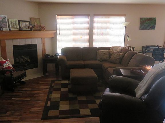 2nd image of 2892 Hyland St