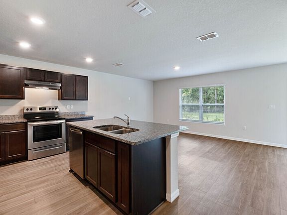 5th image of 29 Fanshawe Ln #B