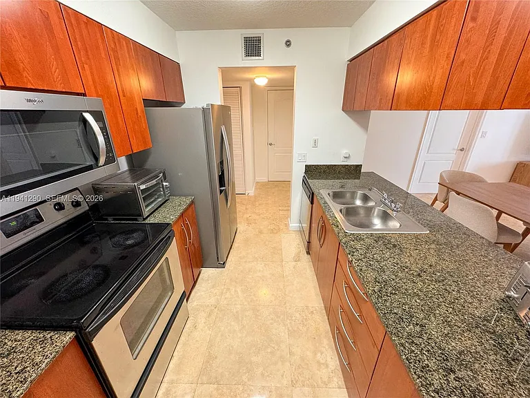 1200 Brickell Bay Dr #1708 — Photo 6