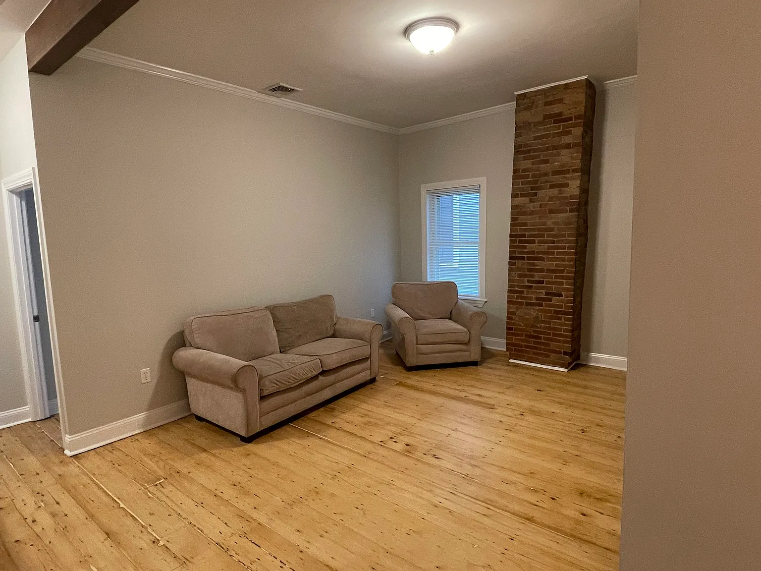 4 bed, 2000 sqft, $7,600 — Photo 3