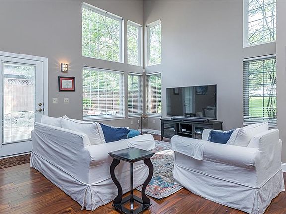 5th image of 793 Cascade Mills Dr