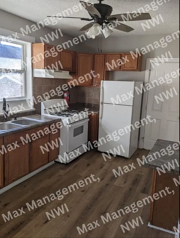 3924 Catalpa St, 2R — Photo 2
