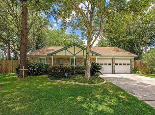 8102 Robin Ridge Dr, Humble, TX 77396