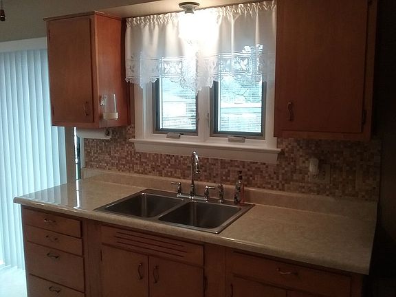 3rd image of 154 Glenna Ln