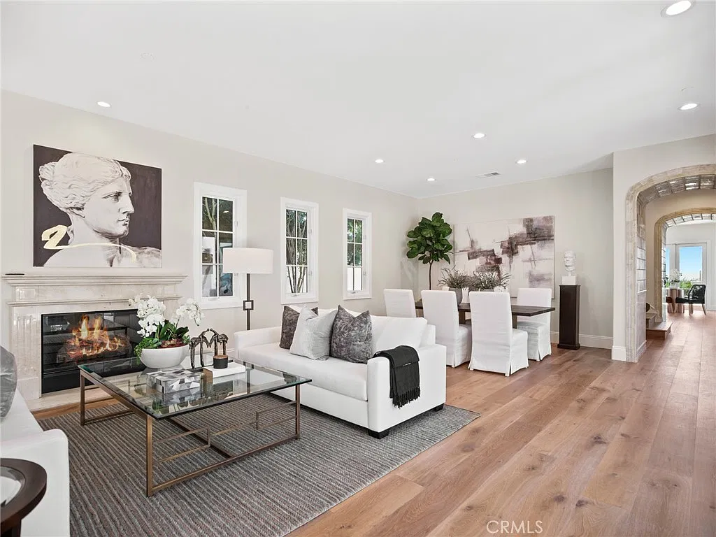 4 bed, 4.5 bath, 5306 sqft, $27,000 — Photo 4