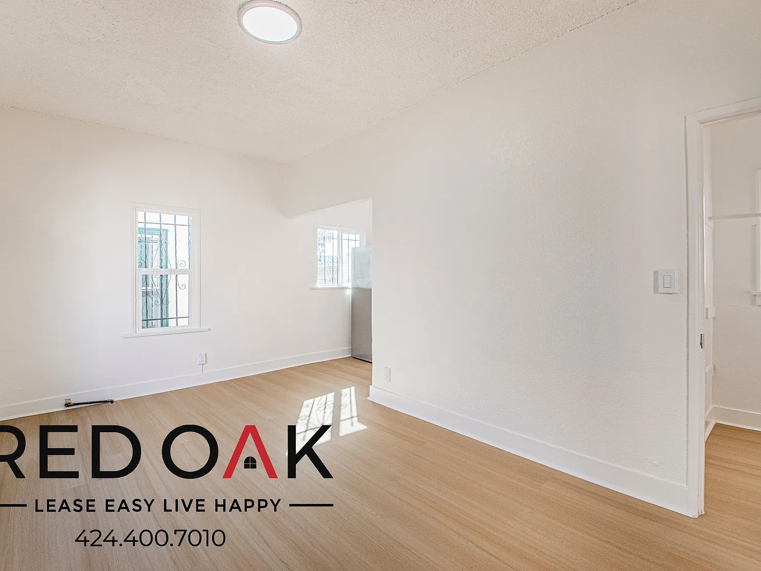 Airy 1-Bed with Stainless Steel Appliances, Air Conditioning and On-Site Laundry in the Heart of ... — Photo 1