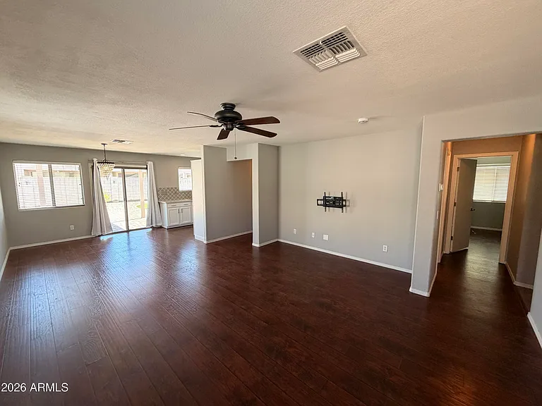 17520 W Watson Ln — Photo 4