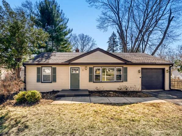 3 Sunset Ln, Algonquin, IL 60102