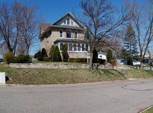 819 W Pleasant St, Portage, WI 53901