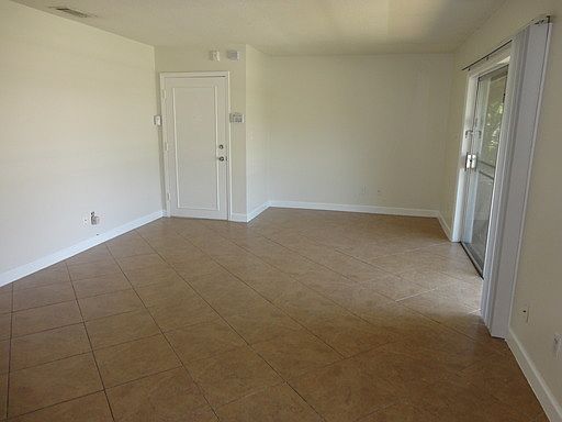 3rd image of 403 Georgetown Dr APT D