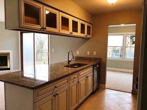 5th image of 1028 W Elmwood Ln