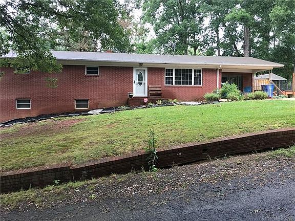 3rd image of 422 Burleson St