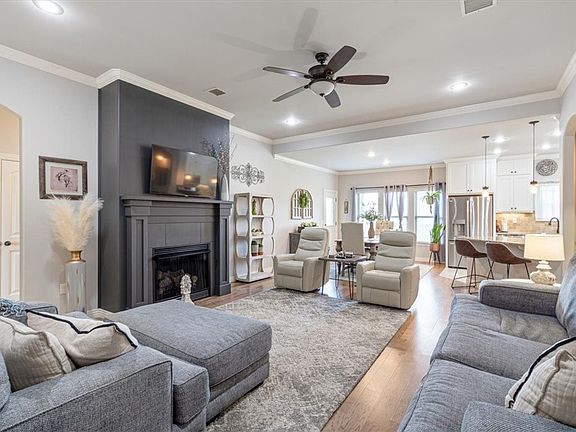 4th image of 6006 Overland Dr