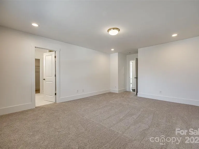 1237 Eastway Dr — Photo 5