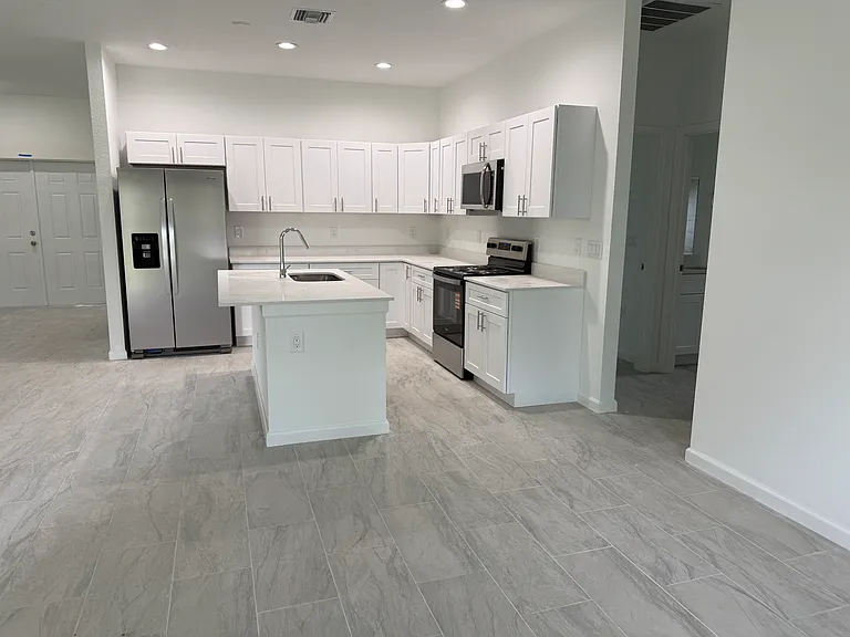 2523 Cloras St — Photo 4