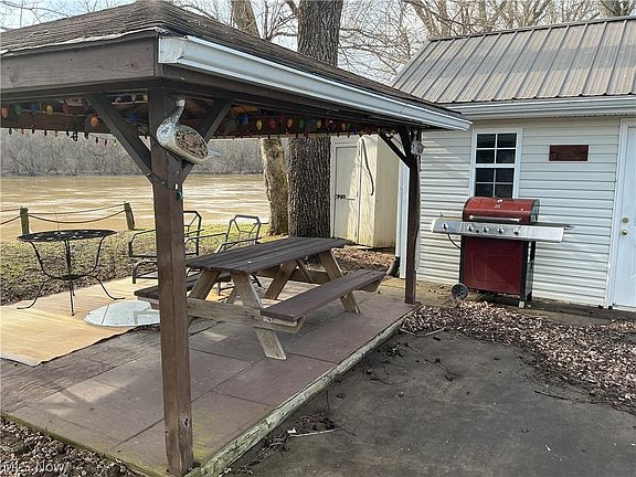 4th image of 9385 N River Rd #33