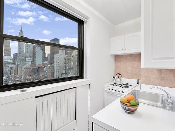 3rd image of 7 Park Ave APT 19D