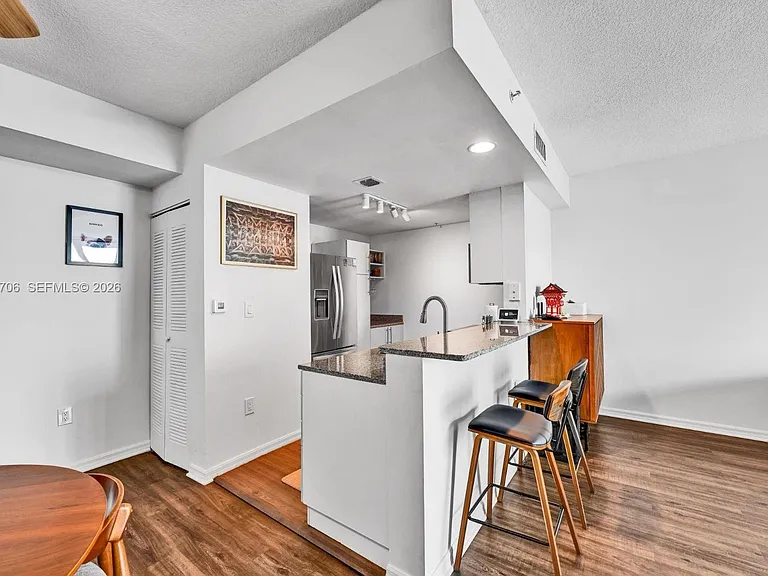 275 NE 18th St #1809 — Photo 3