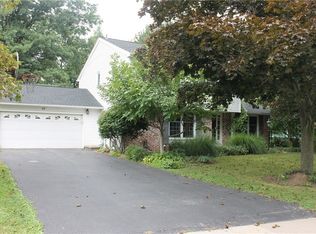 97 Apple Creek Ln, Rochester, NY 14612