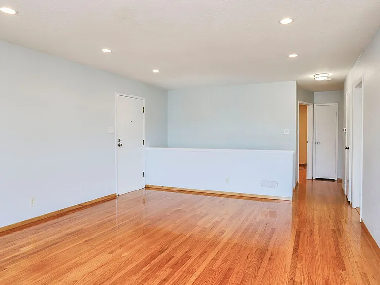 88 Canterbury Ave — Photo 8
