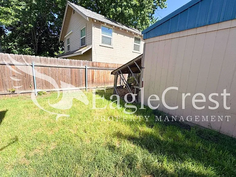 532 Washington St — Photo 9