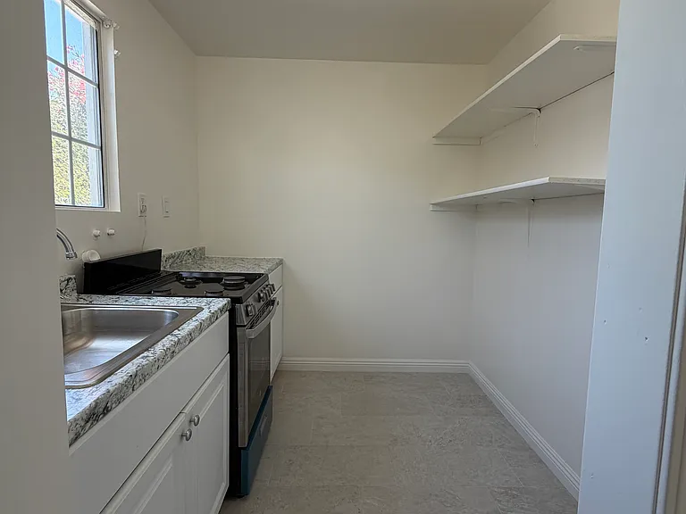 2327 1/2 Gatewood St — Photo 1