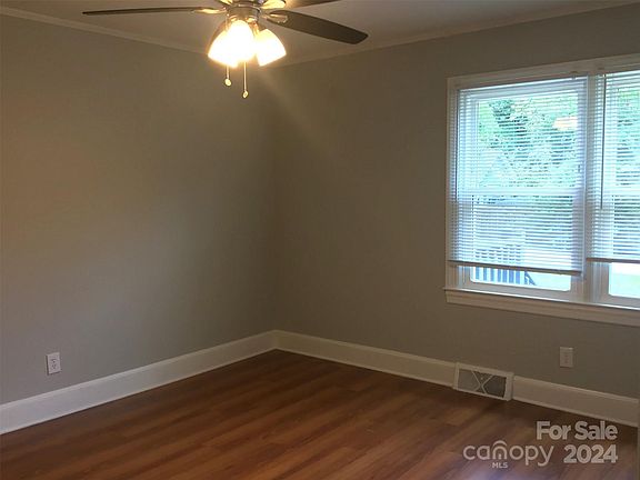 4th image of 311 Oakdale Ave