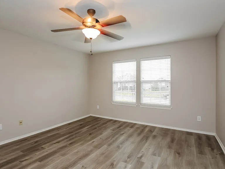 2036 Godiva St — Photo 11