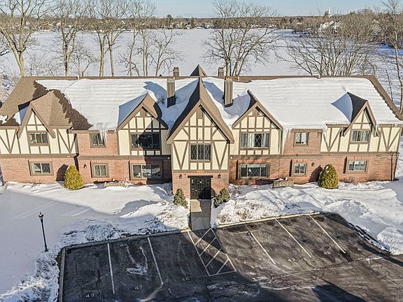 3rd image of 18 Royal Lake Dr APT 3