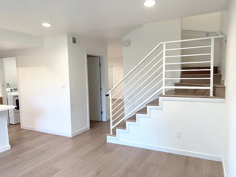 2135 N Fairview St — Photo 6