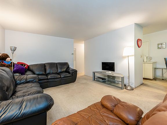 5th image of 235 Keith Rd #312
