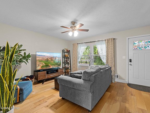 3rd image of 3802 Breckenridge Ln