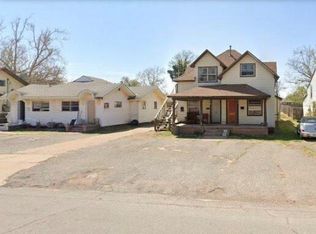 614 S 6th St, Clinton, OK 73601