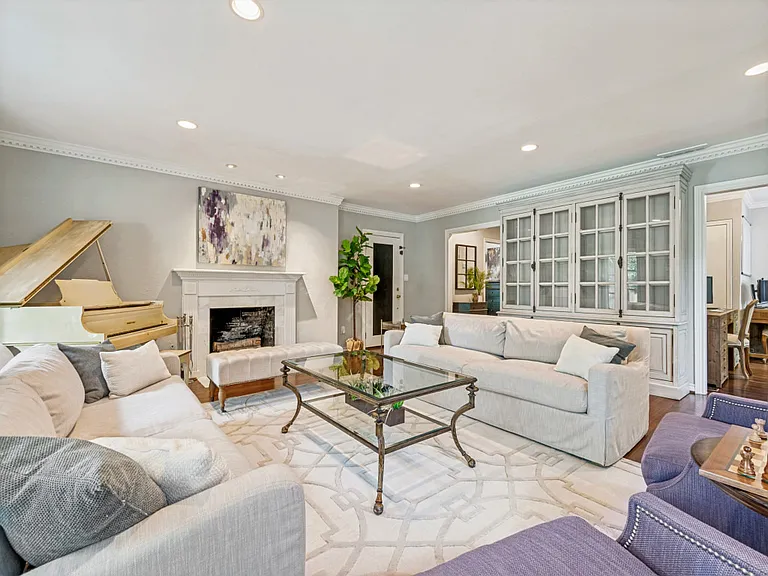 4556 Belclaire Ave — Photo 11
